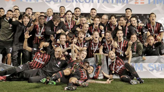 AC Milan saat juara Supercoppa Italia 2016