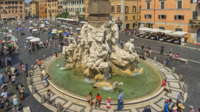 Kolam air mancur kota Roma