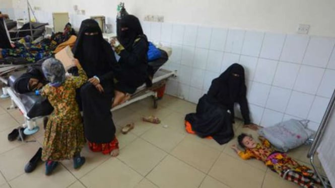 Anak-anak sakit di rumah sakit di Yaman yang tak layak.
