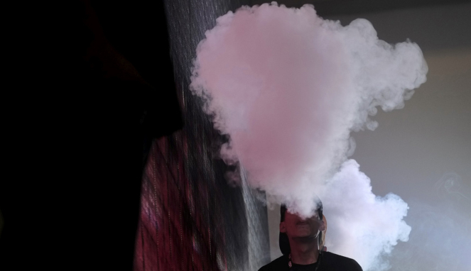 Seorang pria di Jakarta dianiaya hingga tewas karena dituduh mencuri vape di toko. 