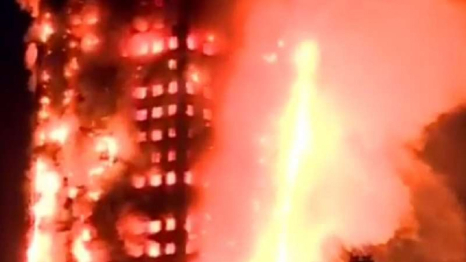 Apartemen Grenfell, London Barat yang terbakar.