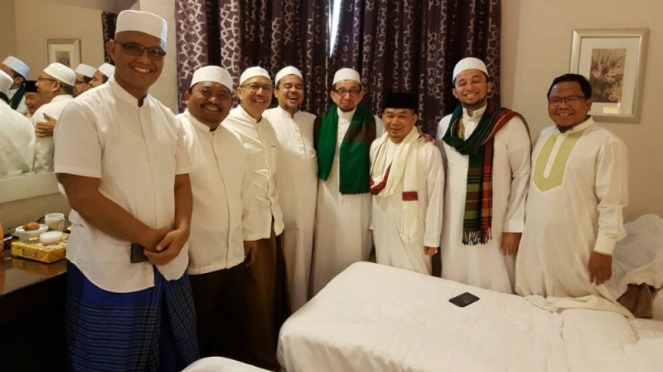 Habib Rizieq Shihab bersama elite PKS di Mekah