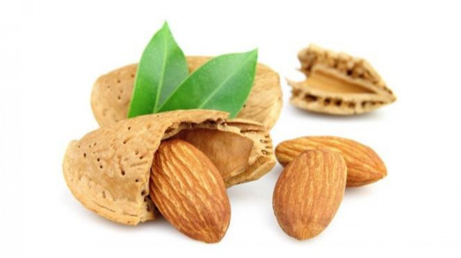 Kacang almond.