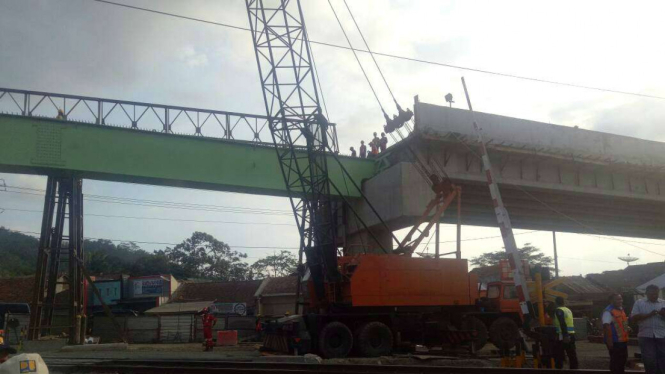 Pembangunan Flyover di Kretek, Jawa Tengah.