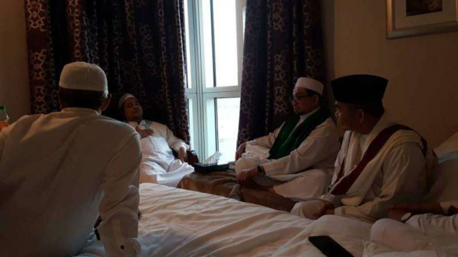 Elite PKS bertemu Habib Rizieq saat umrah di Mekah, Arab Saudi