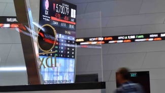 IHSG Ditutup Jatuh di Bawah 6.500, Saham MDKA hingga UNVR Kinclong