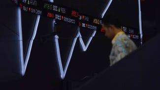 IHSG Sesi Turun 104 Poin Imbas Sektor Teknologi Ambrol, Intip 3 Saham Top Gainers di LQ45