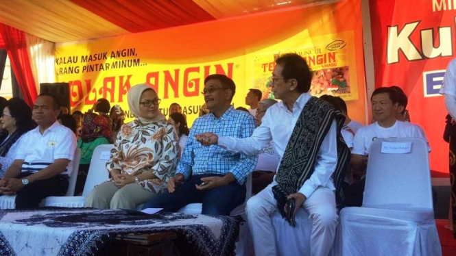 Gubernu DKI Jakarta Djarot Saiful Hidayat melepas mudik pedagang jamu