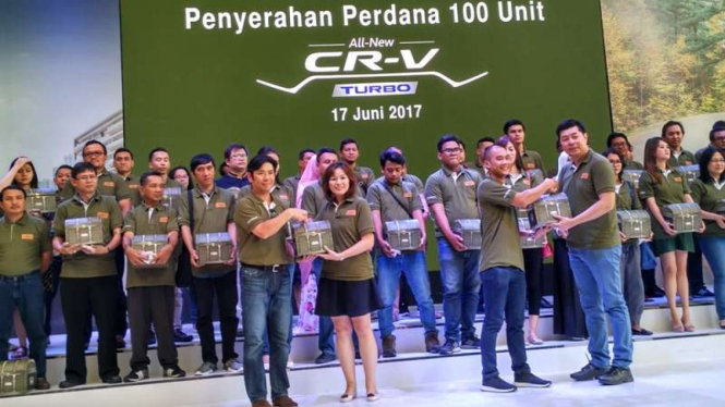 Penyerahan Perdana 100 Unit Honda All New CR-V Turbo.