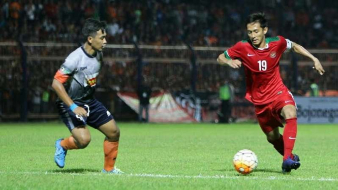 Striker Timnas Indonesia U-19, Hanis Saghara saat melawan Persibo Bojonegoro