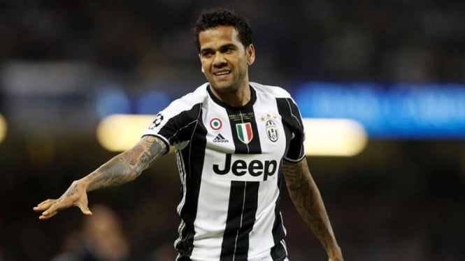 Dani Alves saat berkostum Juventus.