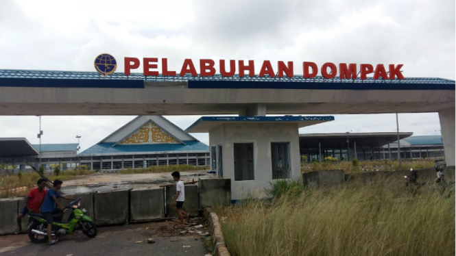 Pelabuhan Dompak, Tanjung Pinang City, Kepulauan Riau.