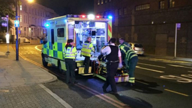 Evakuasi korban teror di masjid London