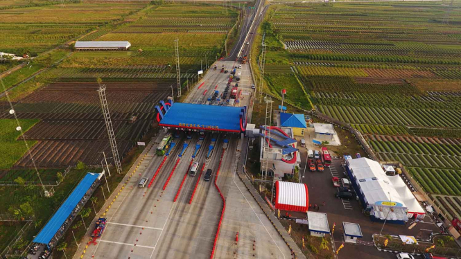 Foto Udara Tol Brexit Jelang Puncak Arus Mudik