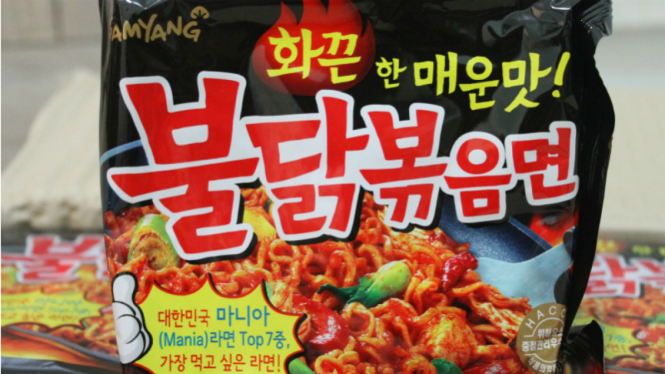 Mi Samyang, varian Buldak Bokkeumyun atau Mi Goreng Ayam Pedas.
