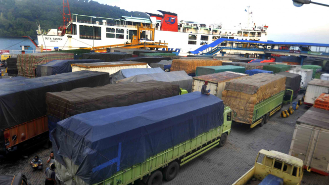 Jelang Larangan Operasional, Truk Percepat Pengiriman Barang