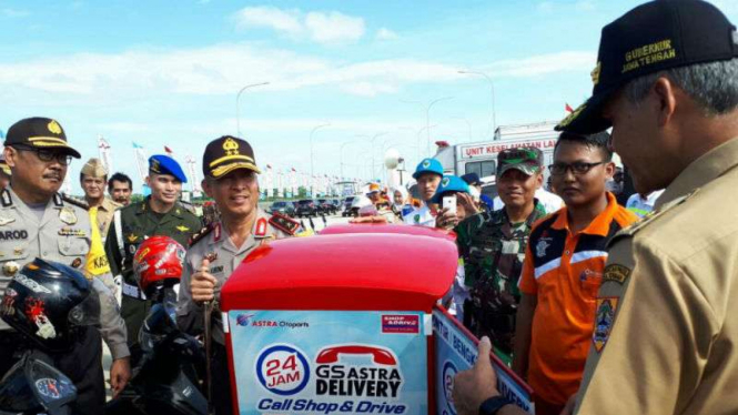 Kepala Kepolisian Daerah Jawa Tengah, Inspektur Jenderal Polisi Condro Kirono membuka perdana Tol Brebes-Gringsing untuk arus mudik Lebaran pada Senin, 19 Juni 2017.