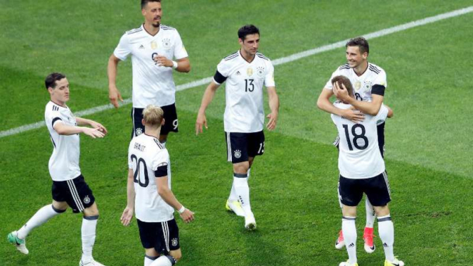 Para pemain Jerman rayakan gol