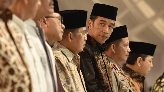 Presiden Joko Widodo dan Wakil Presiden Jusuf Kalla beserta para pejabat negara. 
