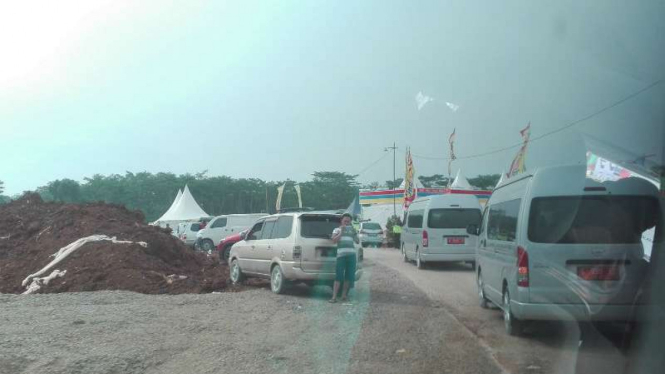 Arus lalu lintas di tol fungsional Pemalang-Batang, Jawa Tengah.