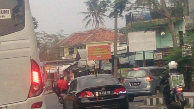 Kepadatan kendaraan mulai terjadi di Garut, Jawa Barat, Rabu, 21 Juni 2017.