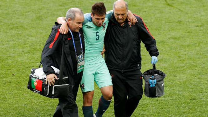 Bek Portugal, Raphael Guerreiro mengalami cedera