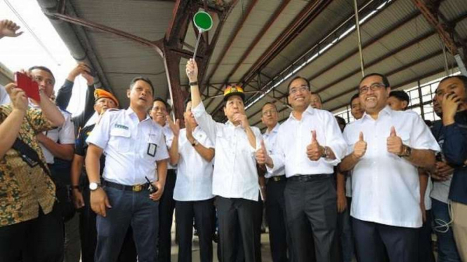 Ketua DPR Setya Novanto mengadakan peninjauan ke Stasiun Pasar Senen