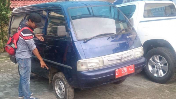 Mobil Dinas Kabupaten Garut digembosi agar tak dipakai mudik