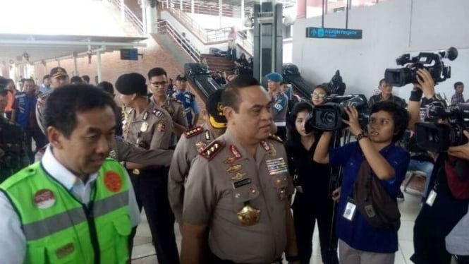 Dok. Wakapolri Komjen Polisi Syafruddin tinjau arus mudik di Bandara Soetta