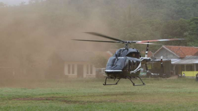 Helikopter yang ditumpangi Menhub Budi Karya Sumadi mendarat di Nagreg