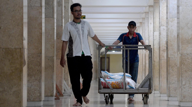 Zakat Fitrah di Masjid Istiqlal