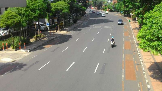 Jalan-jalan lengang di beberapa titik Kota Surabaya pada Senin, 26 Juni 2017.