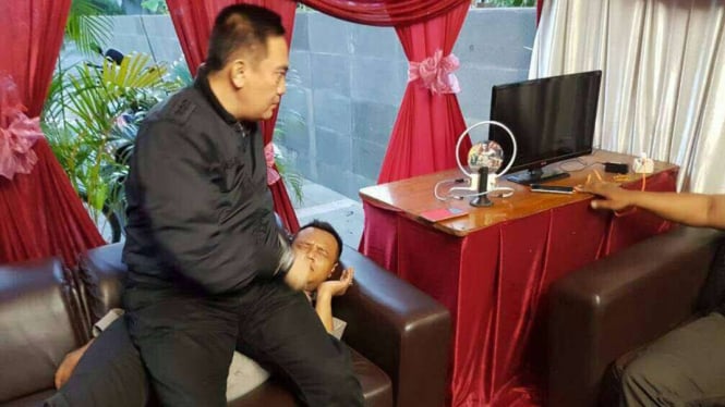 Aksi Kapolrestabes Surabaya M Iqbal saat pergoki anak buah tertidur.