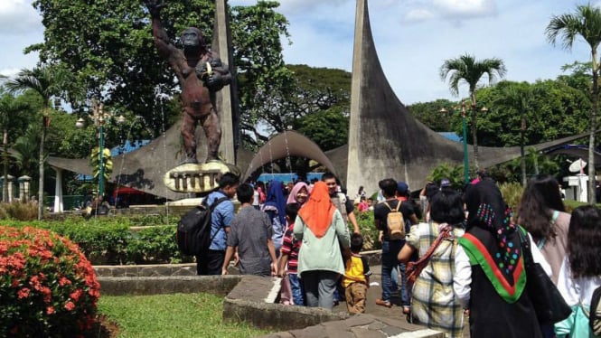 Suasana Kebun Binatang Ragunan.