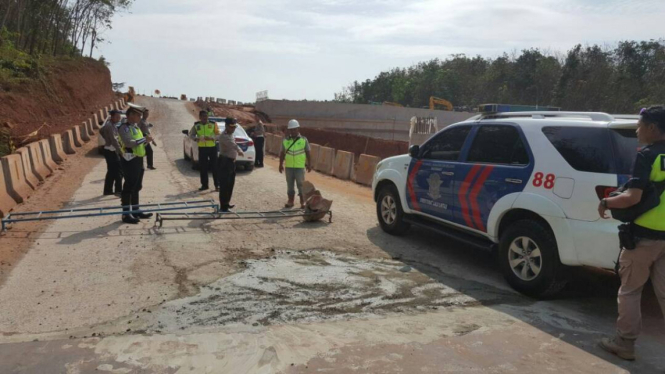 Jalan tol darurat Grising- Batang