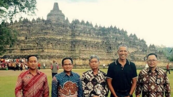 Barack Obama saat mengunjungi candi Borobudur, Magelang, Jawa Tengah
