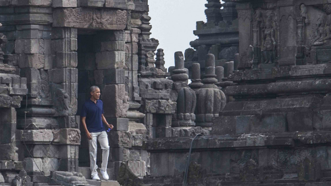 Barack Obama saat di Candi Prambanan Yogyakarta