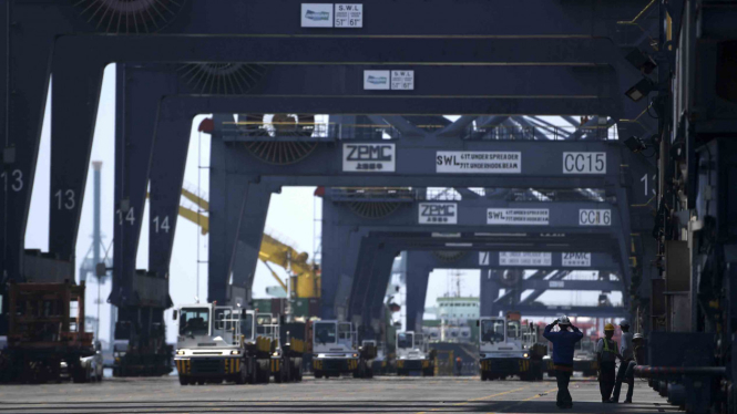 Pelabuhan Tanjung Priok di Jakarta baru dipasangi satu unit alat pendeteksi nuklir RPM. 