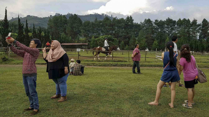 Menikmati Wisata Alam De'Ranch di Lembang