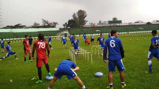 Persib Bandung tengah menjalani latihan di Stadion Siliwangi