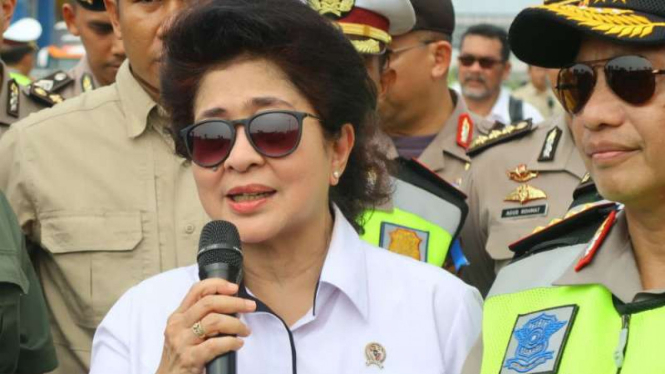 Menteri Kesehatan, Nila F Moeloek meninjau arus balik Lebaran 2017.