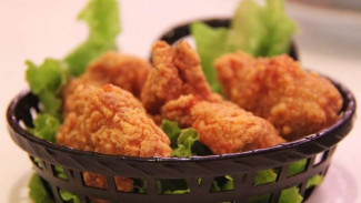 Viral Ayam Digoreng dengan Kertas Nasi, Lakukan Hal Ini