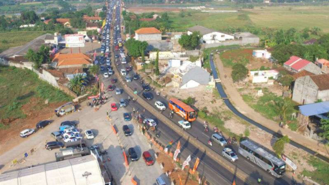 Jalur Pantura menuju exit tol Gringsing 