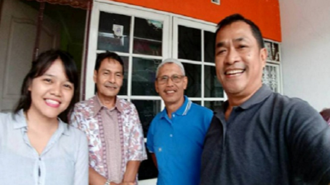 Pembagian bingkisan dari Gereja Katolik Santo Albertus Agung, Bekasi.