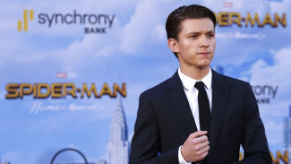 Respons Tom Holland Dikritik Bintang Spider-Man Pertama