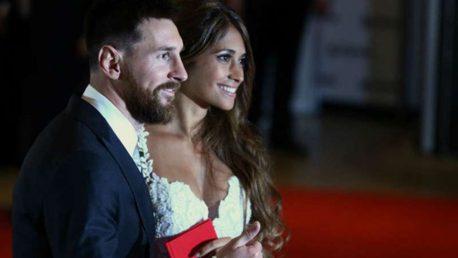 Lionel Messi bersama istrinya, Antonella Roccuzzo.