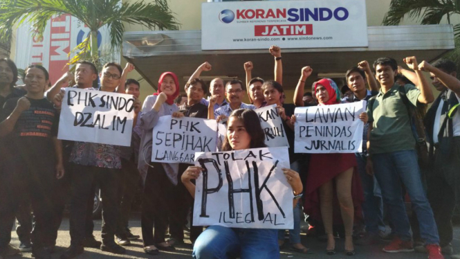 Karyawan dan Jurnalis Koran Sindo Biro Jawa Timur menolak PHK.