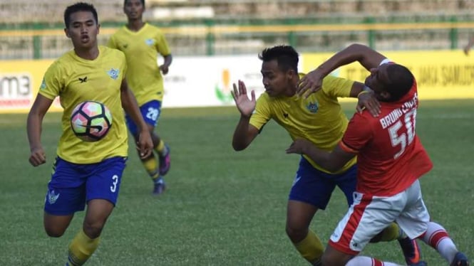 Persegres Gresik United bermain imbang lawan Persija Jakarta dengan skor 1-1.