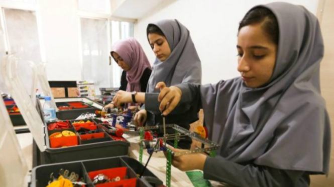Anggota tim perempuan robotik Afganistan ditolak masuk ke AS 