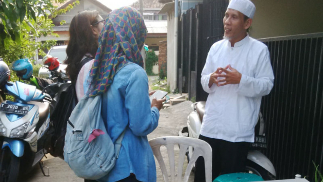 Muhamad Hidayat S (baju putih), pelapor Kaesang ke polisi.